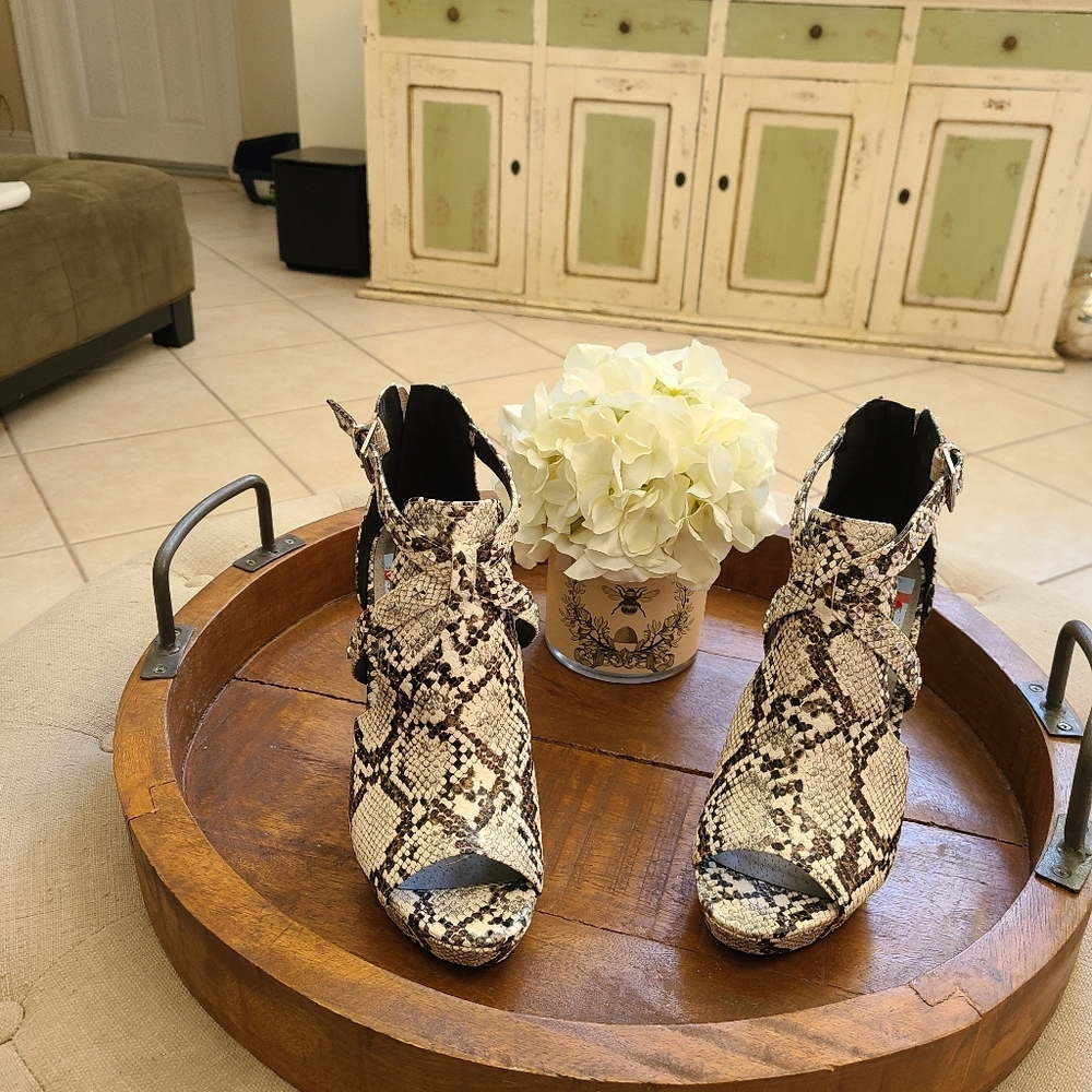 NWOT Guess Python Stilettos